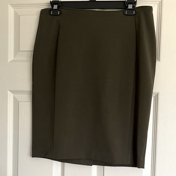 H&M olive green skirt - Picture 1 of 3